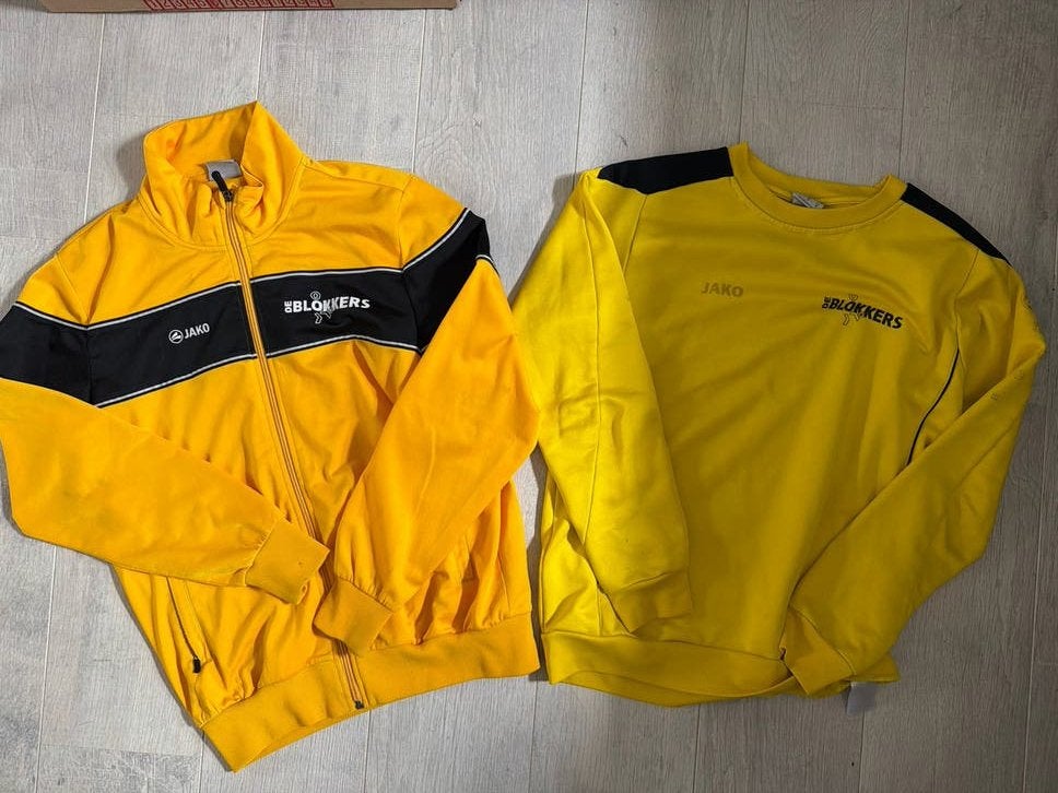 Jako trainings jas en sweater - maat S - vv De Blokkers, Ophalen, Geel, Voetbal, Gedragen