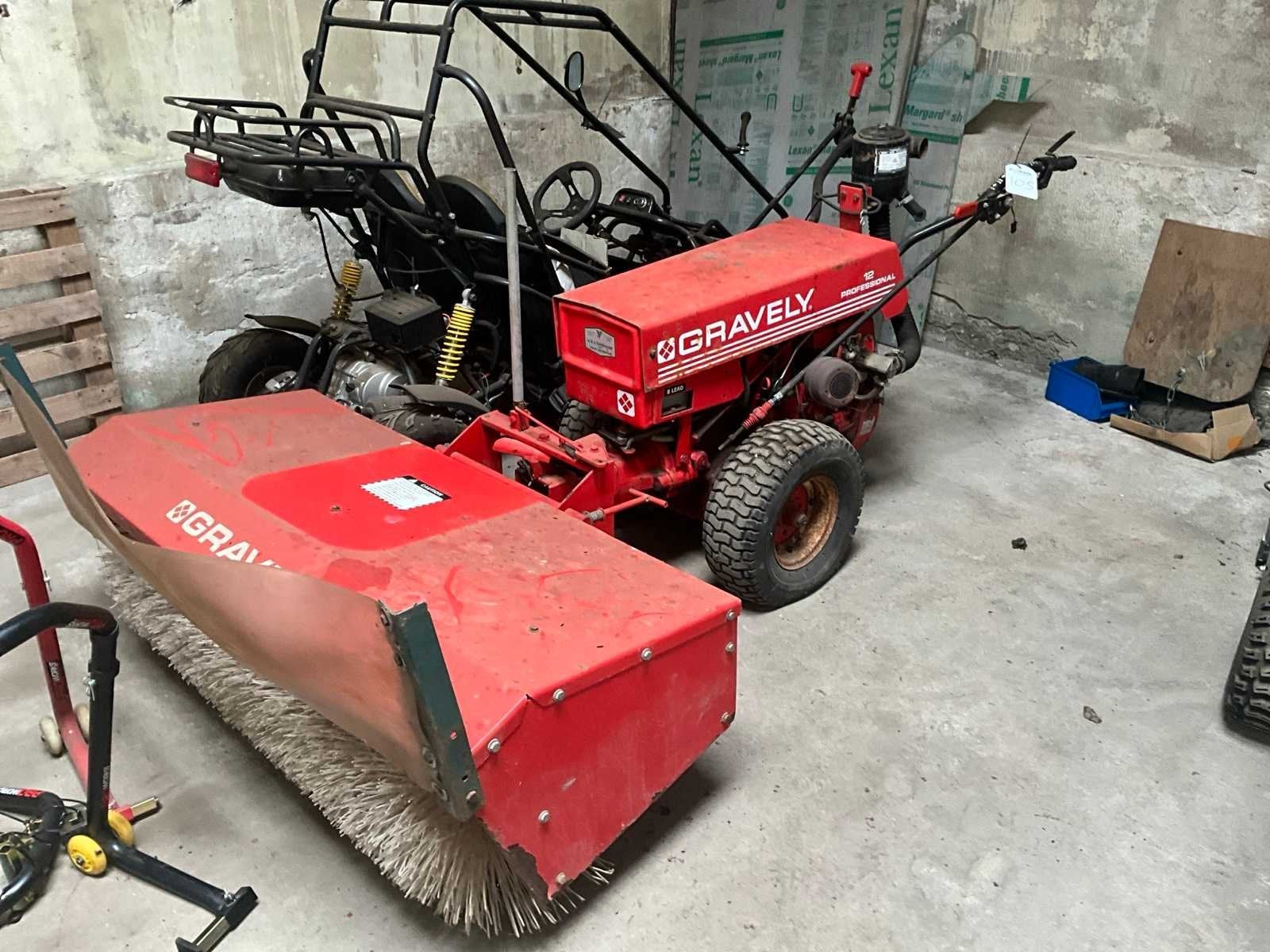 Gravely 12 Professional Werktuigdrager met veegborstel, Zakelijke goederen, Overige, Overige typen