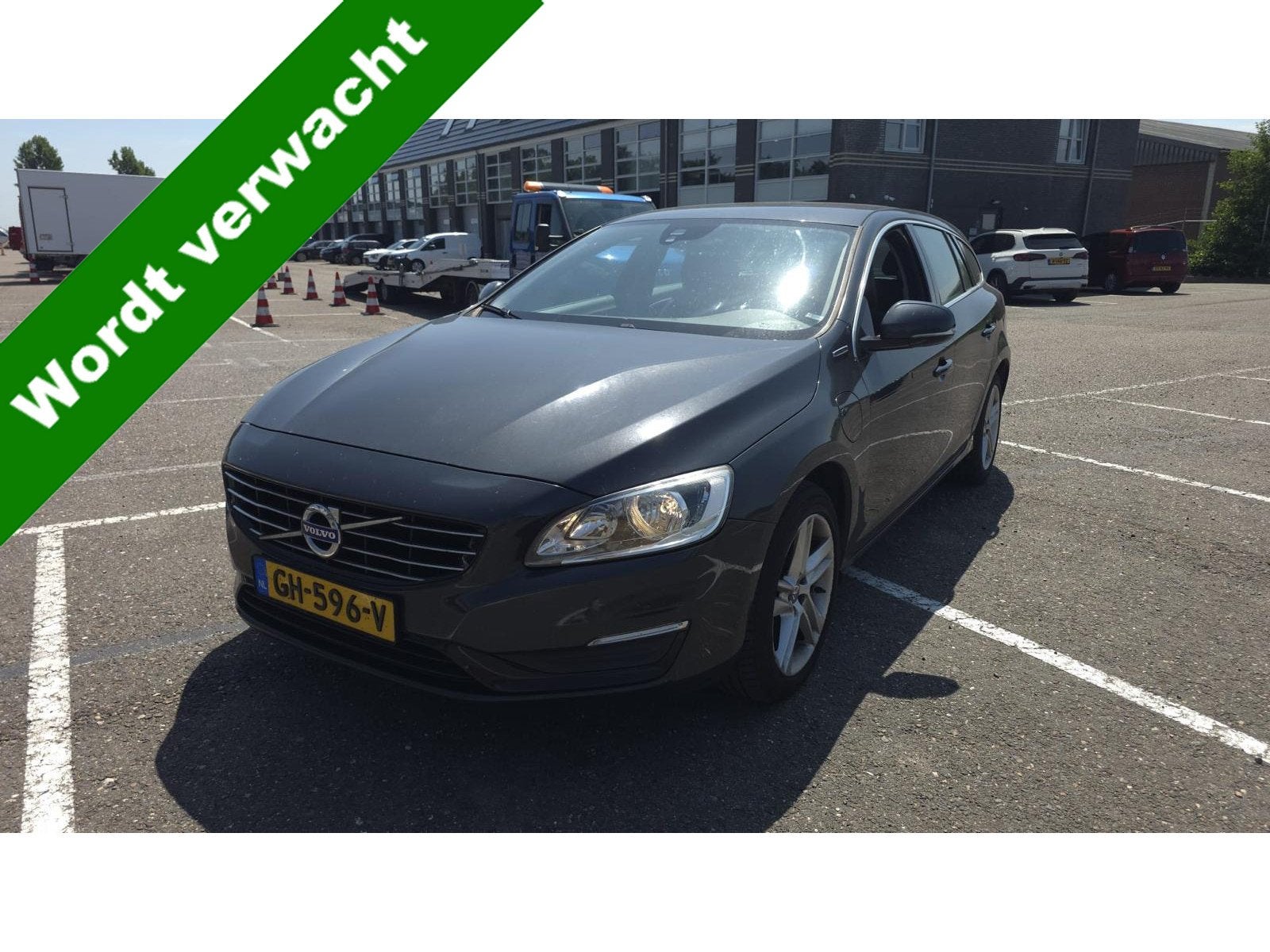 Volvo V60 2.4 D6 AWD Plug-In Hybrid Momentum | Navi | Clima, Auto's, Automaat, 1800 kg, Automatische klimaatregeling, Leder en Stof