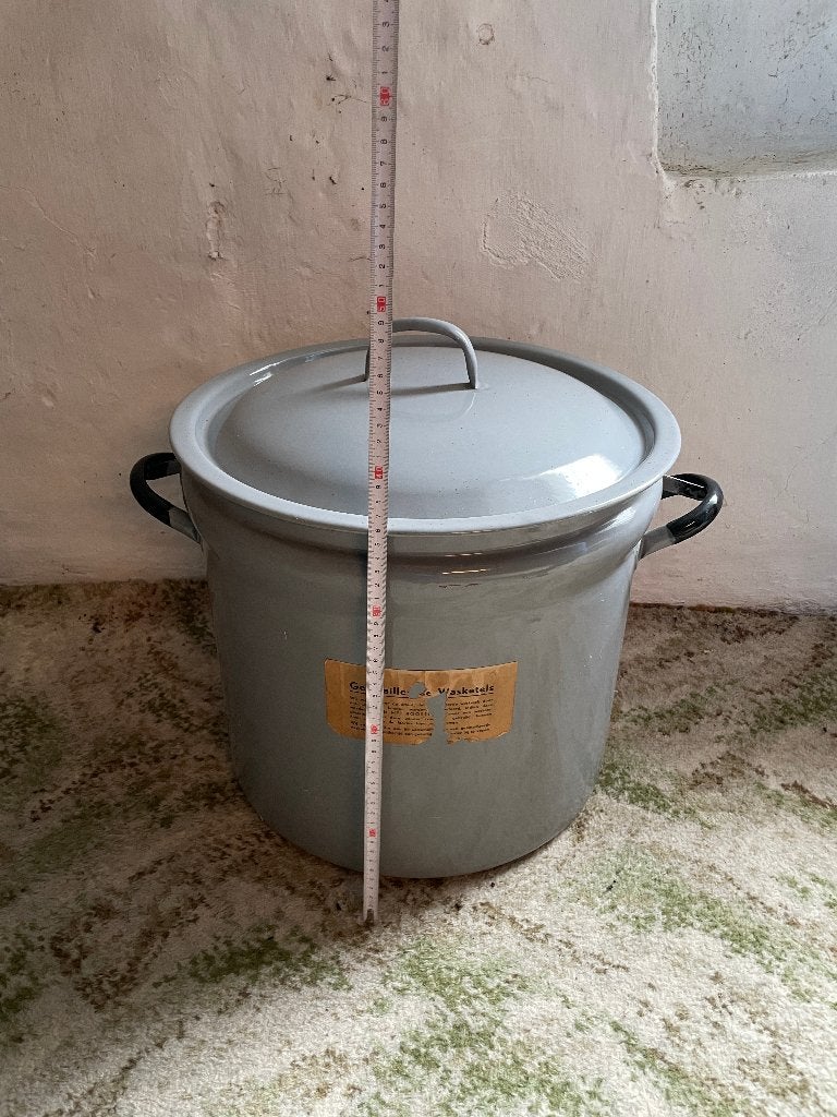 Antieke grijze emaille wasketel, Ophalen