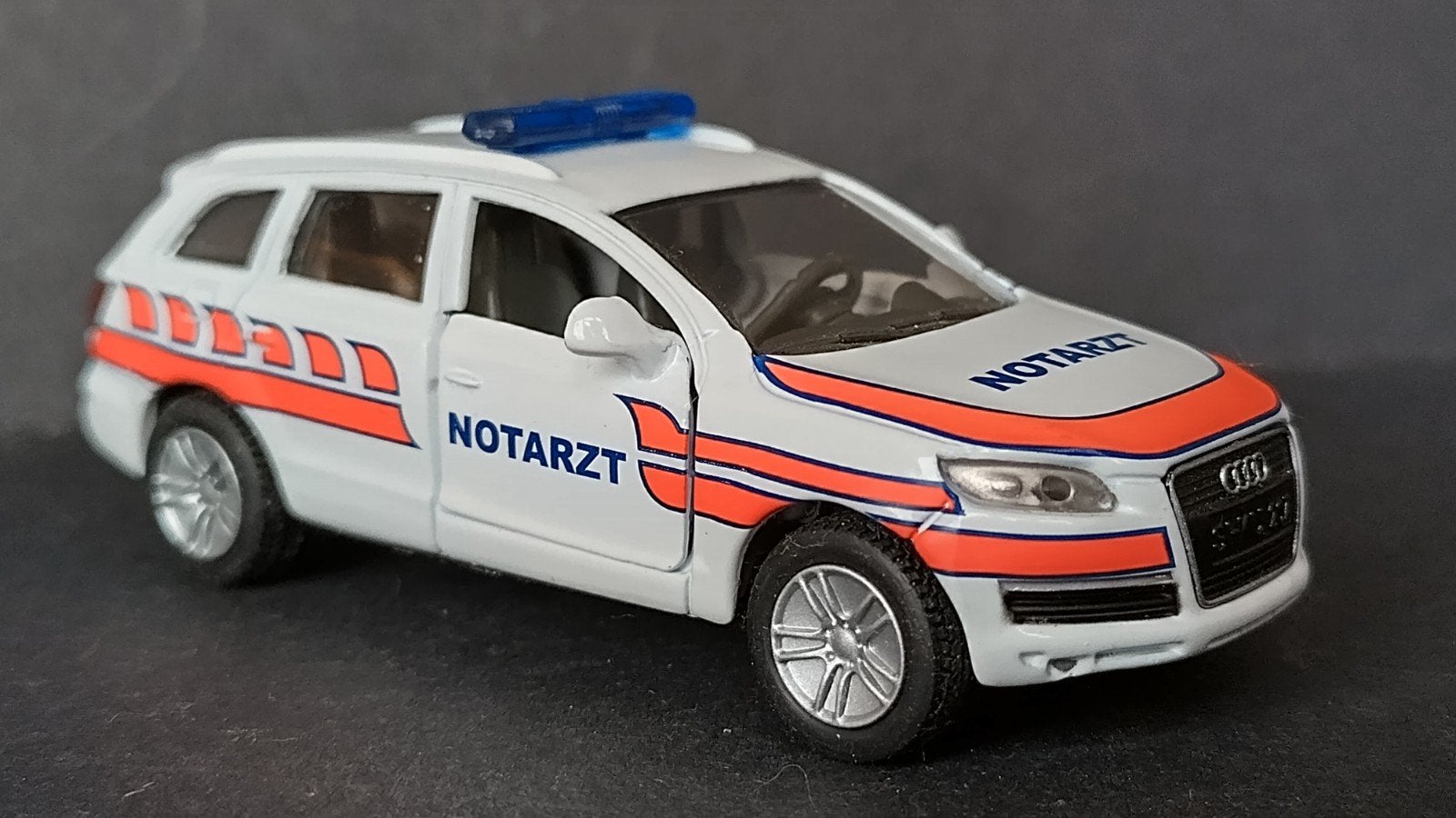 Audi Q7 Notarzt Swiss Special 1:55 Siku 1429 Pol, Auto, Ophalen of Verzenden, Zo goed als nieuw, Sieper