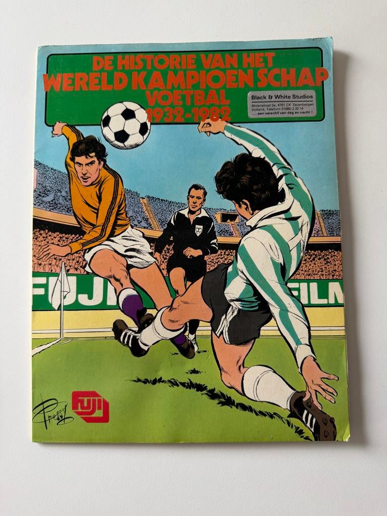 Stripboek WK Voetbal Historie 1932-1982, Verzamelen, Ophalen of Verzenden, Gebruikt, Buitenlandse clubs, Boek of Tijdschrift