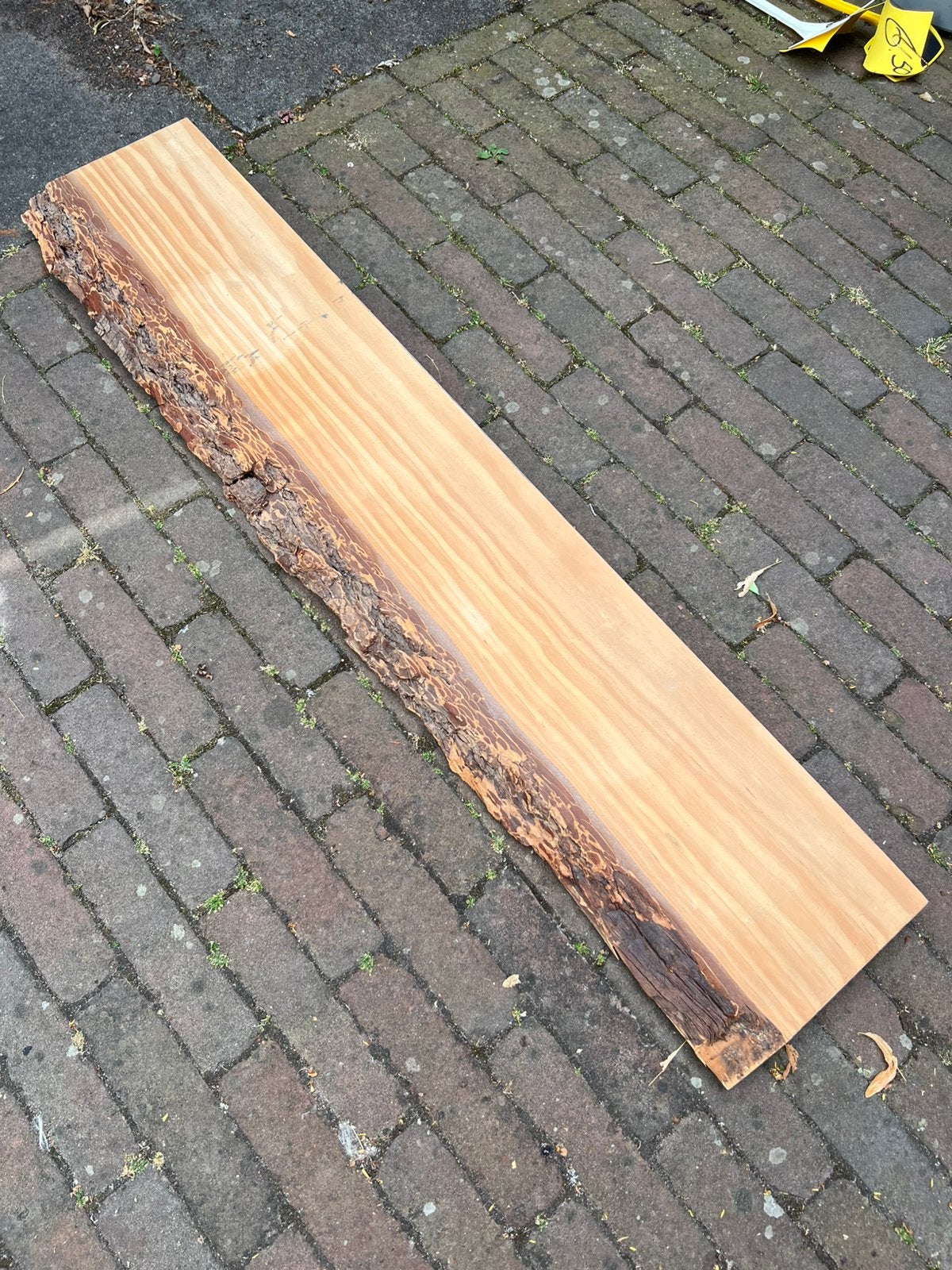 Fraaie boekenplank met voorkant boomschors, Ophalen, Zo goed als nieuw