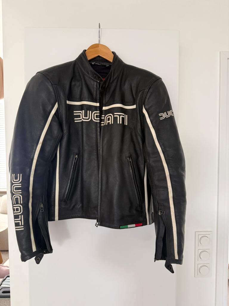 Ducati Leren Motorjas - Zwart met Witte Strepen, Motoren, Kleding | Motorkleding, Ophalen, Tweedehands, Heren, Jas | leer