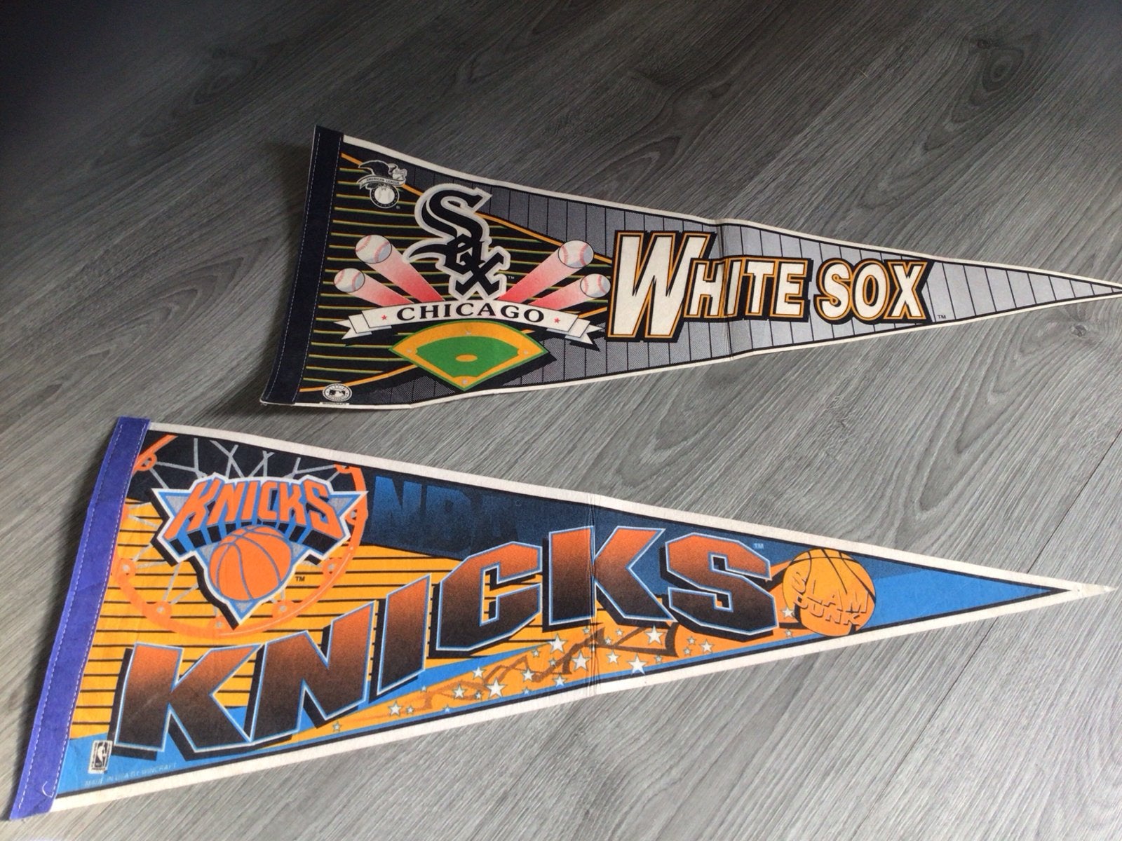 Vintage NBA Knicks & MLB White Sox Vaantjes, Ophalen of Verzenden, Gebruikt, Overige sporten, Vaantje of Sjaal