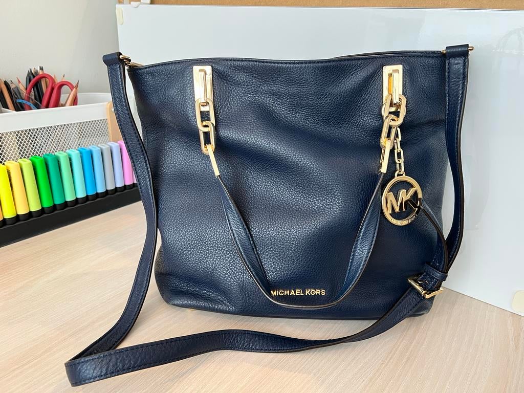 Michael Kors Handtas - Donkerblauw met gouden details, Sieraden, Tassen en Uiterlijk, Tassen | Damestassen, Ophalen of Verzenden
