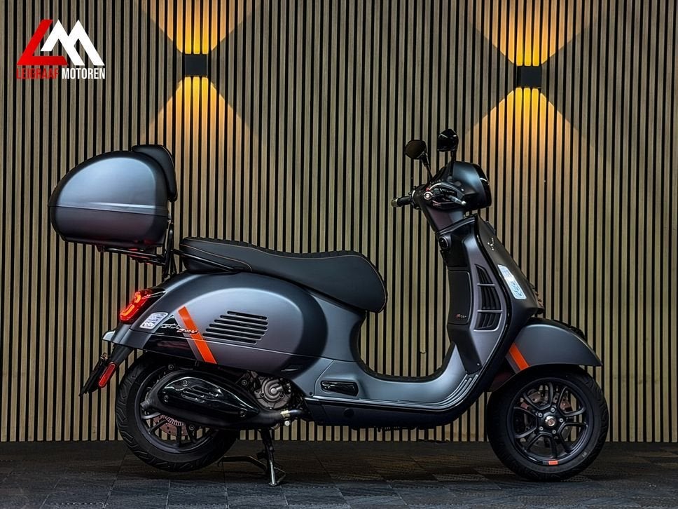 VESPA GTS 300 SUPER - 2024 - Topkoffer - Nieuwstaat, Scooter, Bedrijf, Onbekend, Onbekend