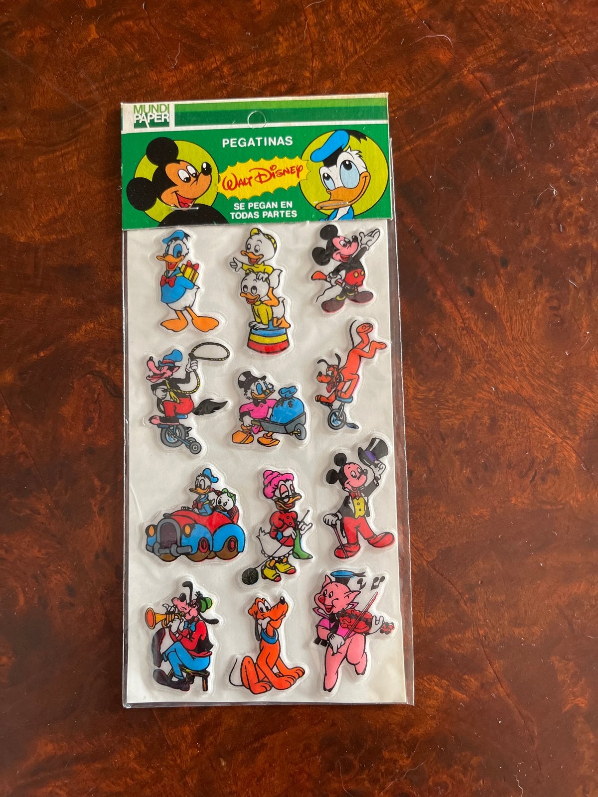 Vintage Disney Stickervel - Mickey Mouse & Vrienden, Verzamelen, Ophalen of Verzenden, Mickey Mouse, Nieuw, Papier, Kaart of Schrift