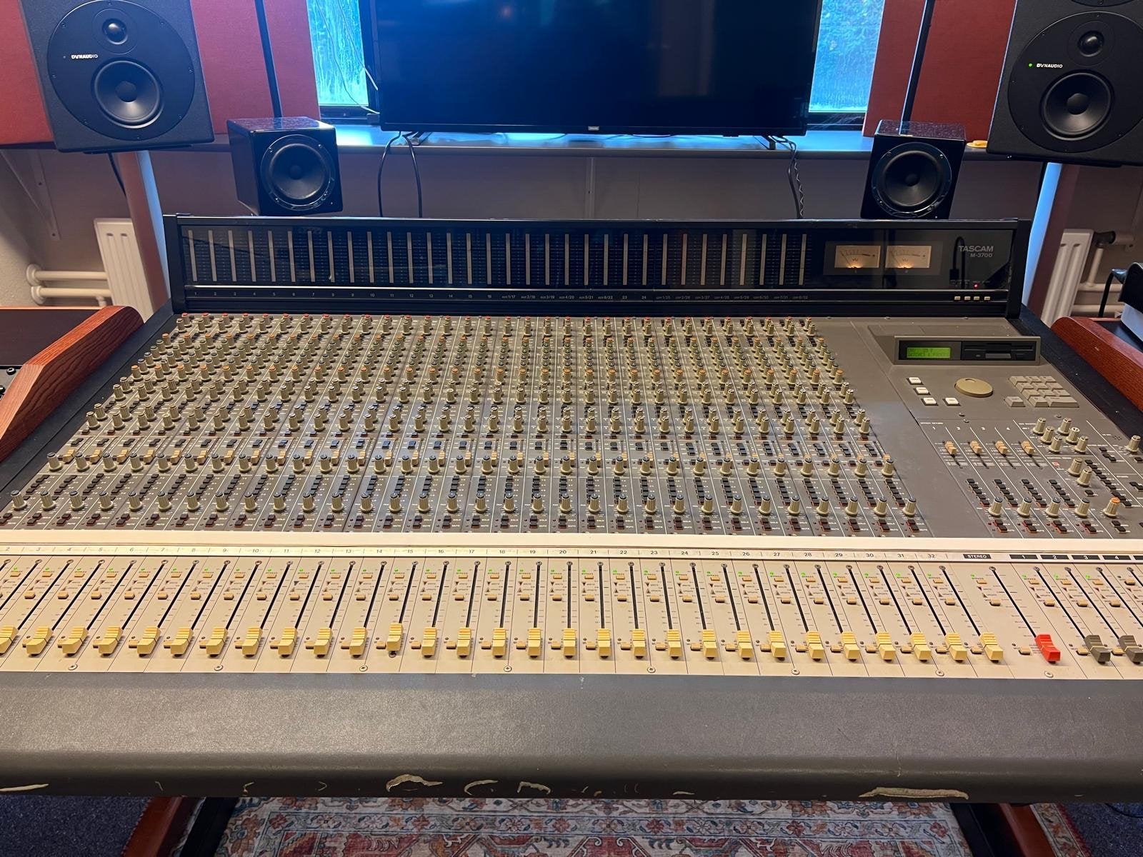 Tascam M-3700 Mengpaneel - Professionele Studio Mixer, Ophalen, Gebruikt, 20 kanalen of meer, Microfooningang