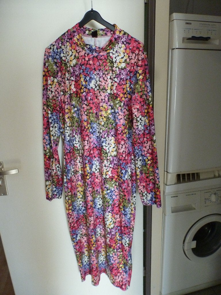 zomeravond midi JURK strijkvrij bloemen 44 -GRATIS zend, Overige kleuren, Verzenden, Maat 42/44 (L), Zo goed als nieuw