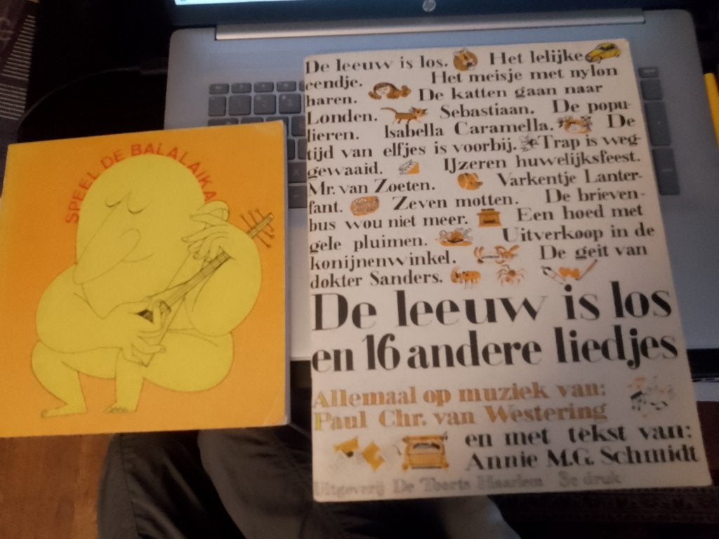 boek speel de balalaika + de leeuw is los, Ophalen of Verzenden, Gelezen, Artiest