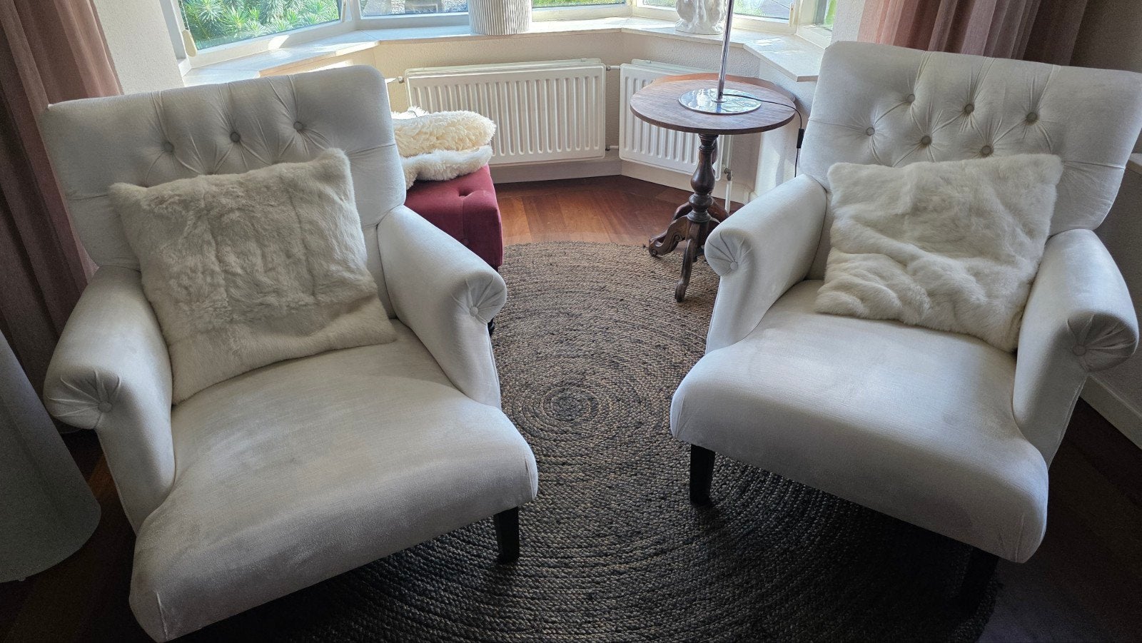 2 Comfortabele Crèmekleurige Fauteuil met Chesterfield Stijl, Ophalen, Gebruikt, 75 tot 100 cm, 75 tot 100 cm