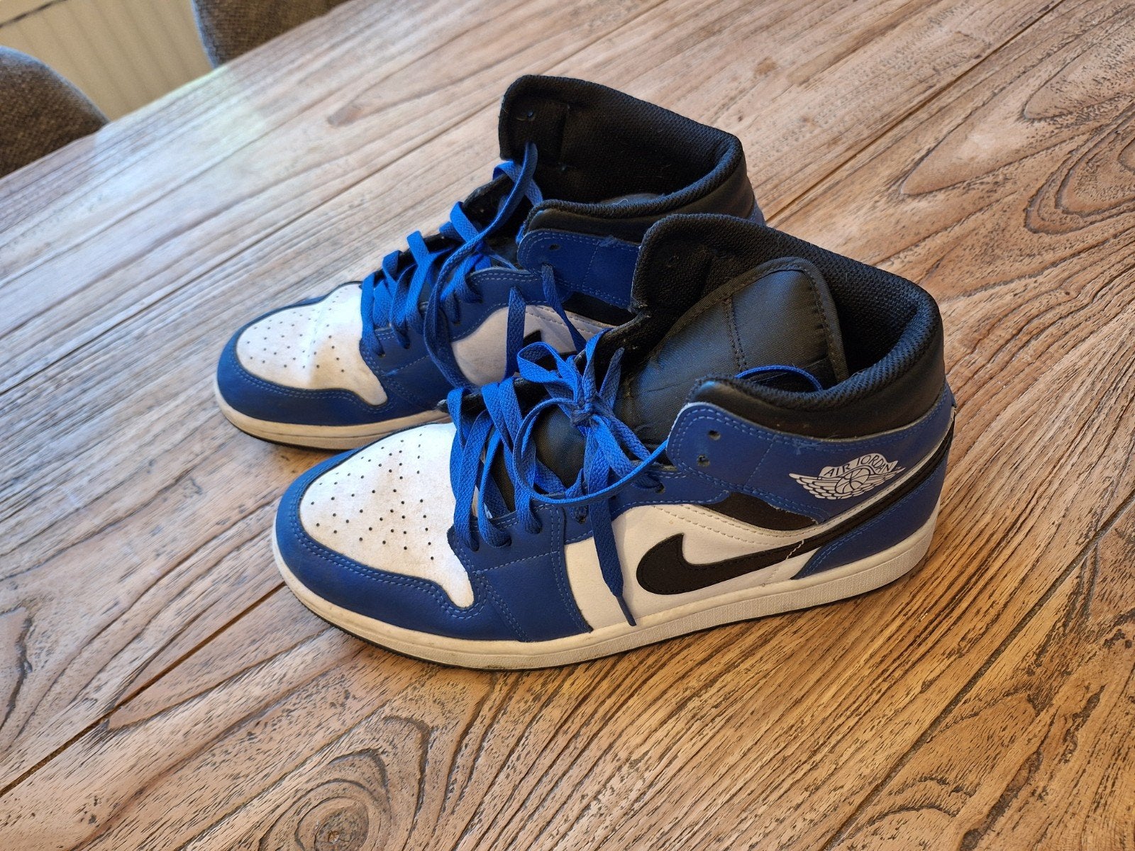 Nike Air Jordan 1 Mid Royal Blue White Zwart, Ophalen, Blauw, Sneakers of Gympen, Gedragen