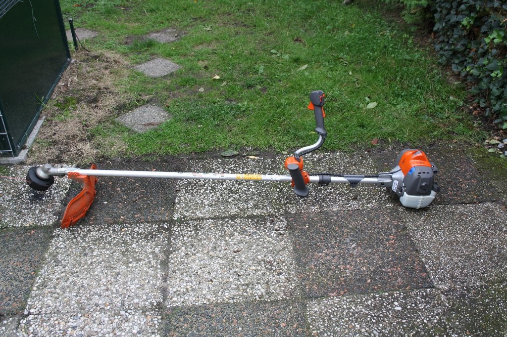 husqvarna bosmaaier 135R nieuw voor 400 euro, Ophalen, Benzine, Nieuw, 10 tot 30 cm