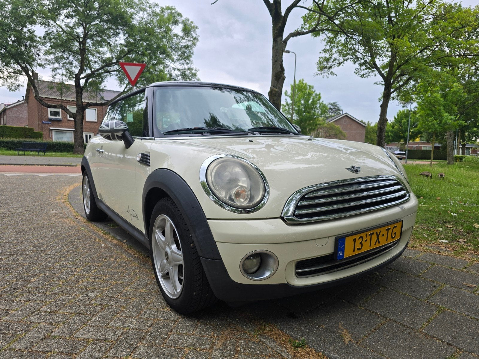 Mini 1.6 Cooper Chili 2007 Wit (MOTOR DEFECT)  bieden, Voorwielaandrijving, 4 cilinders, 4 stoelen, Leder en Stof