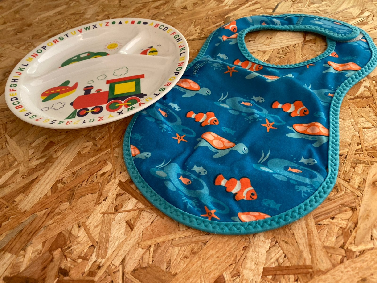 Eetset voor baby's: bord en slab, Kinderen en Baby's, Ophalen, Gebruikt, Slab