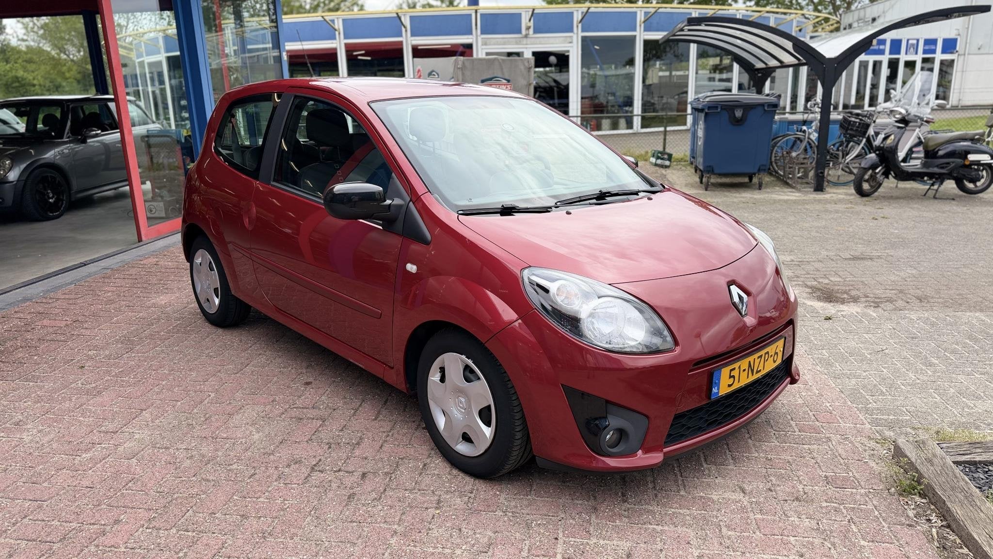 Renault Twingo 1.2-16V Dynamique AUTOMAAT AIRCO CRUISE CONTR, Auto's, Euro 5, Gebruikt, 31 €/maand, 4 cilinders