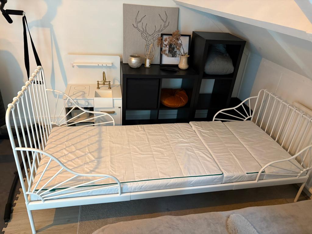 IKEA peuterbed (uitschuifbaar), Ophalen, 70 tot 85 cm, 140 tot 160 cm, Zo goed als nieuw