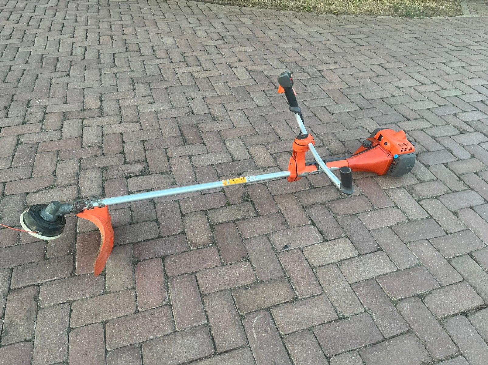 Husqvarna bosmaaier motorzeis, Ophalen, Gebruikt, 30 tot 50 cm, Benzine