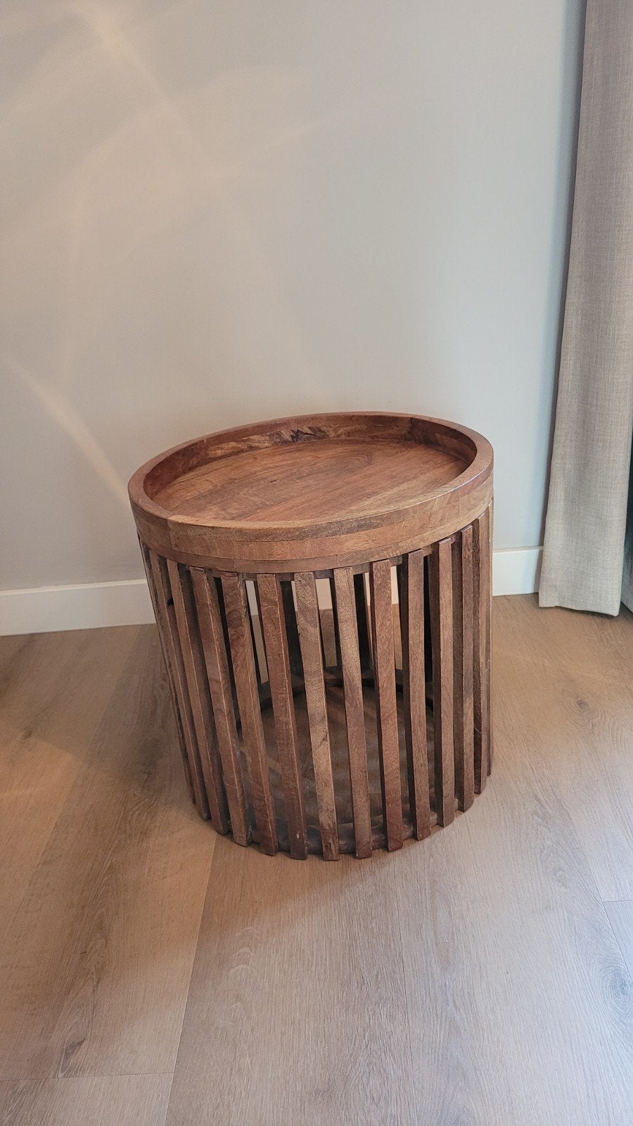 Ronde houten bijzettafel van Loods 5, 2 jaar gebruikt, 50 – 75, Gebruikt, 50 tot 100 cm, Rond