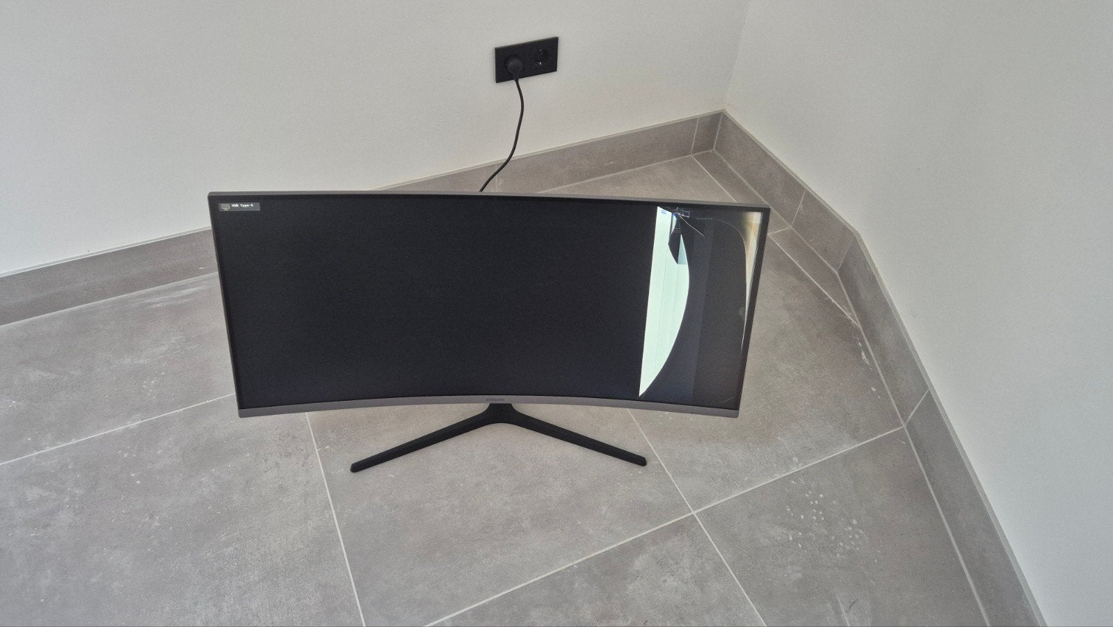 Defecte Curved Monitor - Ideaal voor onderdelen of reparatie, Ophalen, Curved, Full HD, Niet werkend