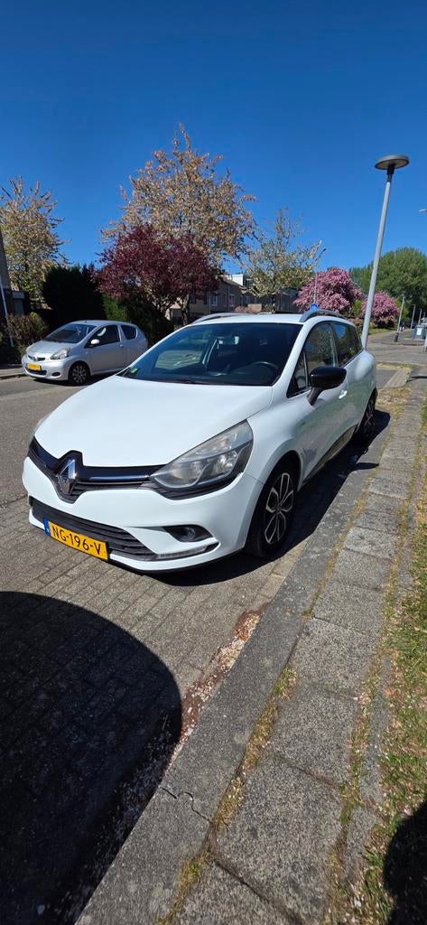 Renault Clio 0.9 TCE 90 Estate 2017 Wit met armsteun, Auto's, Renault, Voorwielaandrijving, 898 cc, 1063 kg, 580 kg