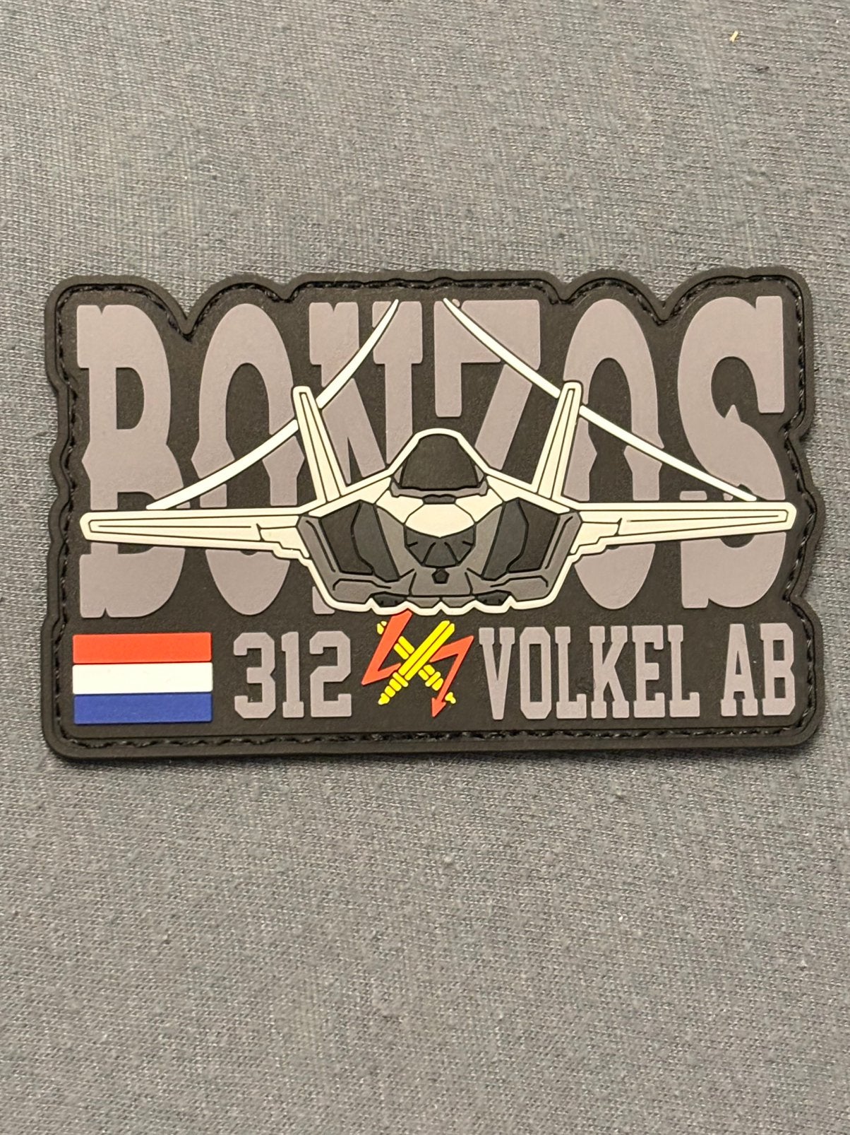 Pvc embleem bonzo’s 312 SQN Volkel AB RNLAF, Verzenden, Luchtmacht, Nederland, Embleem of Badge