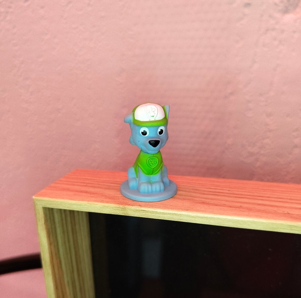 Paw Patrol Rocky Figuurtje Chocolade-Ei Collectie (3,6 cm), Verzamelen, Ophalen of Verzenden, Zo goed als nieuw, Hardplasticfiguren