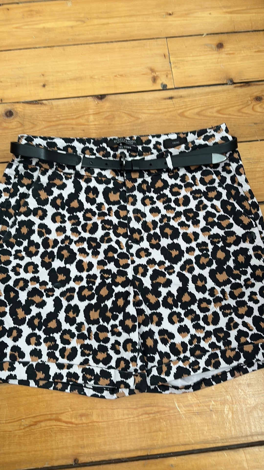 Scotch & soda korte broek luipaard  mast 26, Ophalen of Verzenden, Zo goed als nieuw, Maat 36 (S), Kort