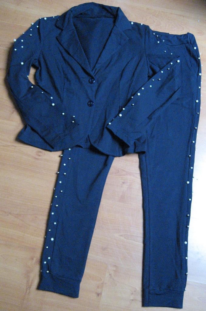 Donkerblauw pak met pareltjes Pescara M/38., Kleding | Dames, Jasjes, Kostuums en Pakken, Maat 38/40 (M), Kostuum of Pak, Blauw