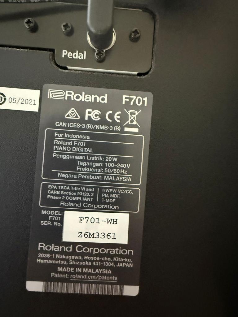 Roland F701 Digitale Piano - Wit, Muziek en Instrumenten, Piano's, Wit, Digitaal, Ophalen of Verzenden, Zo goed als nieuw