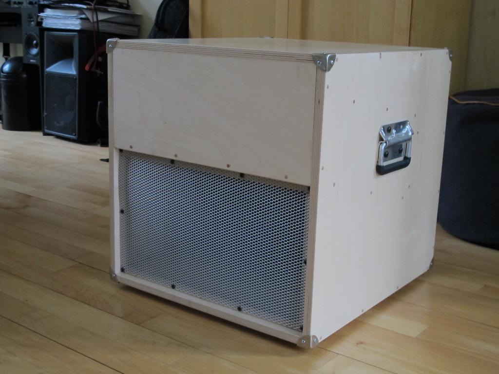 Actieve Cubo 12 / Hypex 1.2 / Eminence Delta-12LFC, Subwoofer, Zo goed als nieuw, 120 watt of meer, Ophalen