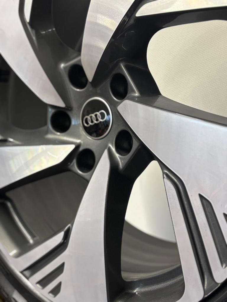 NIEUWE 20” Audi Q6 velgen + winterbanden ORIGINEEL, Ophalen, 255 mm, Velg(en), Nieuw