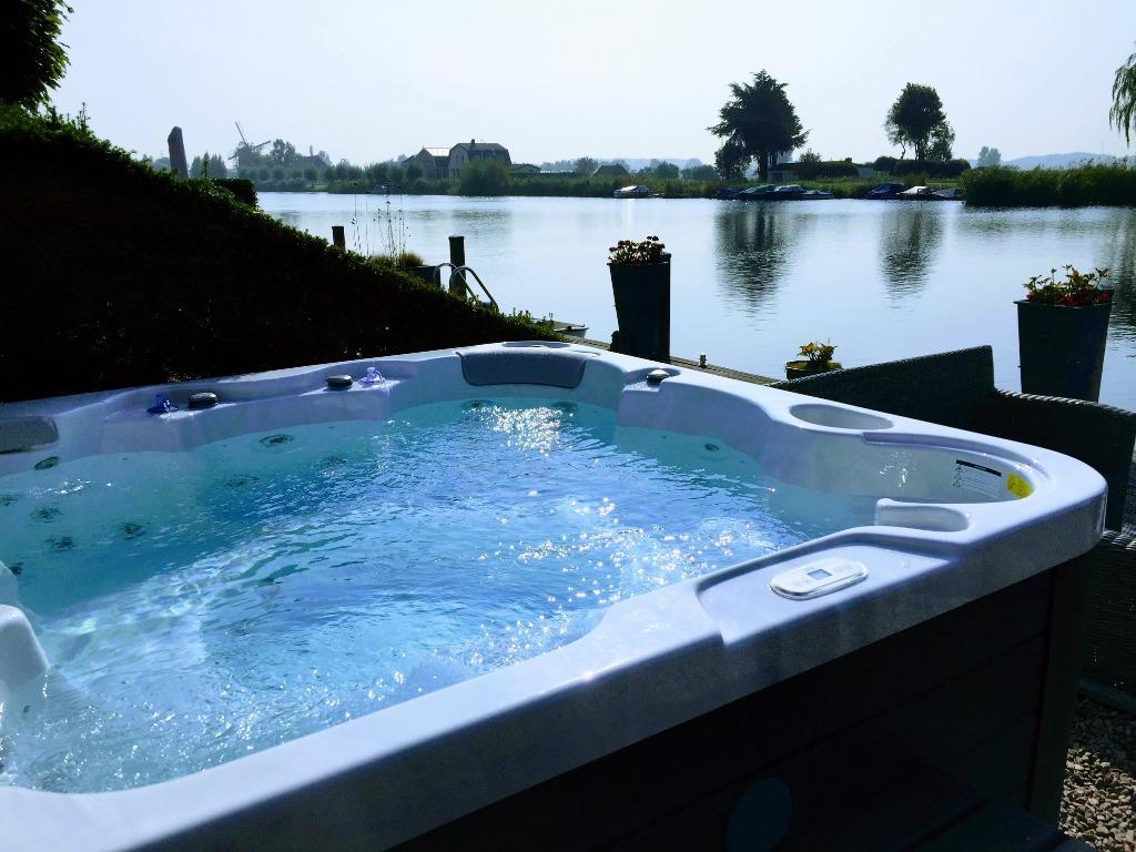 KOOPZONDAG Jacuzzi Made in EU NIEUW Spa Pluto 200x200cm, Ophalen of Verzenden, Nieuw, Filter, Vast