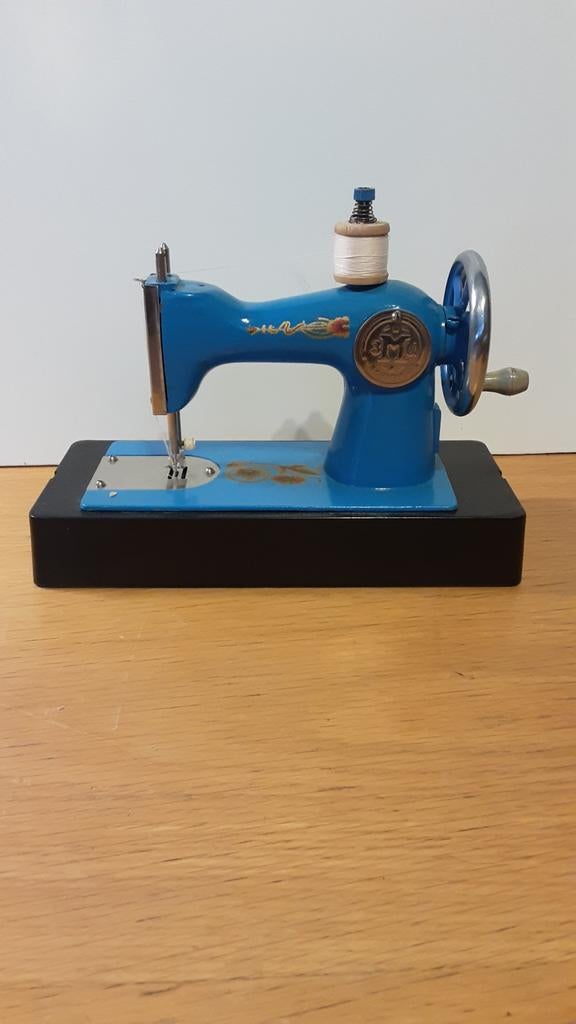 Naaimachine kindermodel ussr, Ophalen