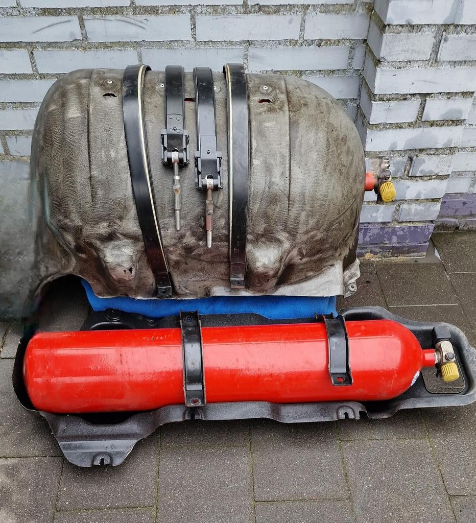 Complete CNG GAS  tank set Inc. alle aansluitingen €40, Ophalen of Verzenden, Gebruikt