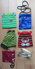Carnaval. 2 Tasjes, panty, 2 mutsen, riempje met armbandje., Hobby en Vrije tijd, Feestartikelen, Gebruikt, Carnaval, Ophalen of Verzenden