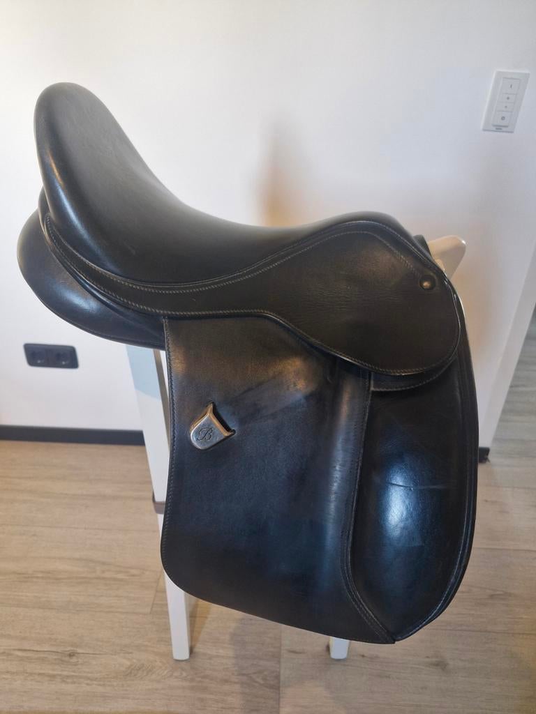 15 inch bates veelzijdigheidszadel, Dieren en Toebehoren, Paarden en Pony's | Zadels, Ophalen, Gebruikt, Dressuur