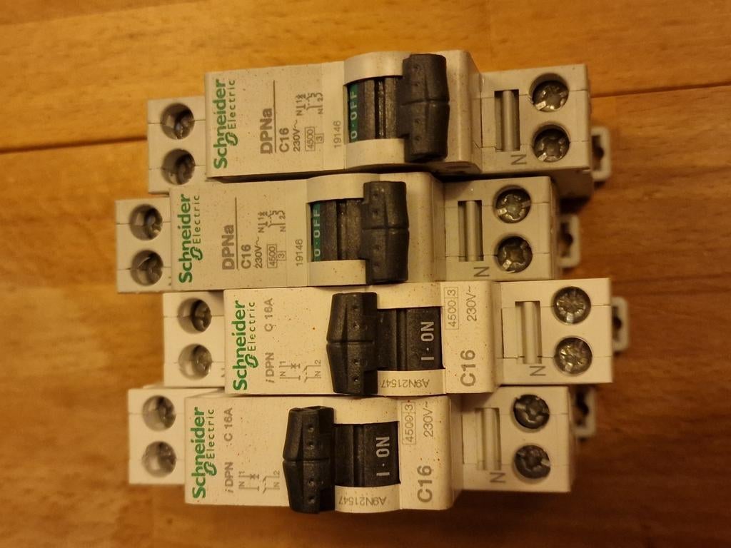 Schneider Electric C16 automaat  DPNa,  2st beschikbaar, Doe-het-zelf en Verbouw, Elektra en Kabels, Gebruikt, Overige typen, Verzenden