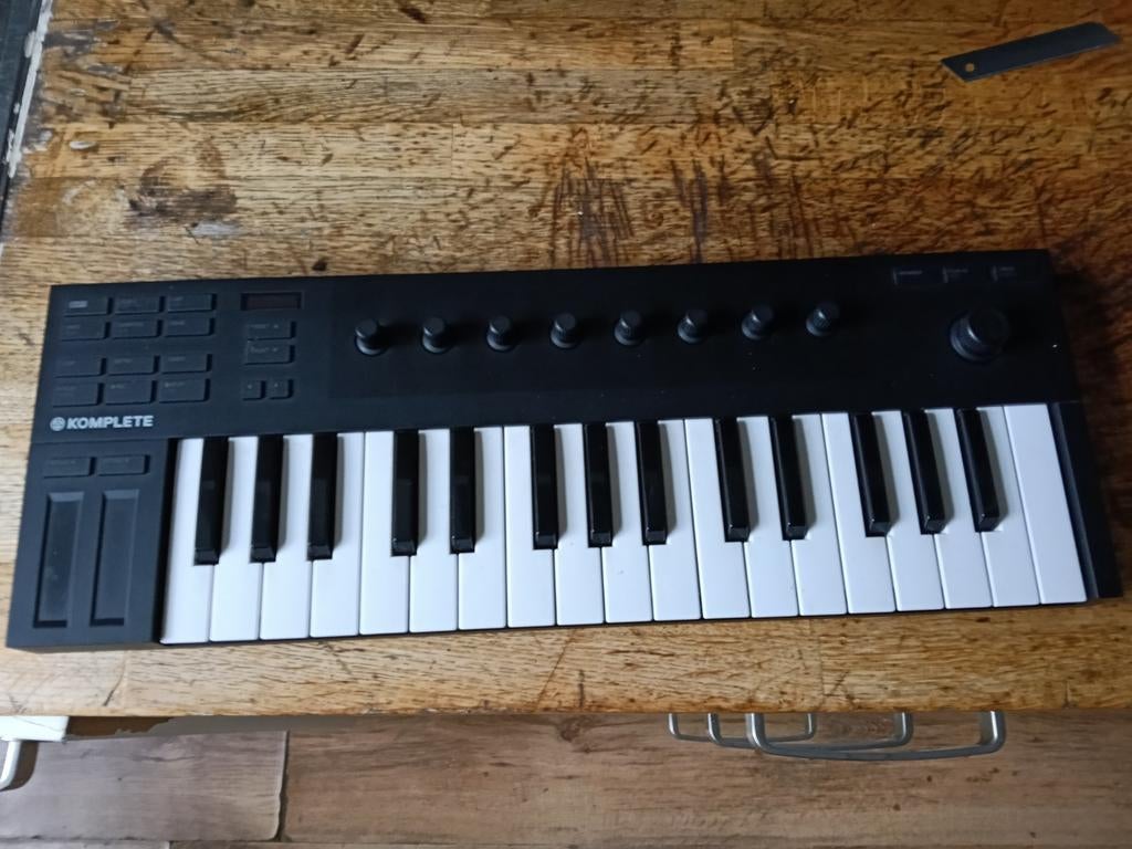 Native Instruments Komplete Kontrol MK32 Keyboard, zgan, Muziek en Instrumenten, Overige merken, Zo goed als nieuw, Midi-aansluiting