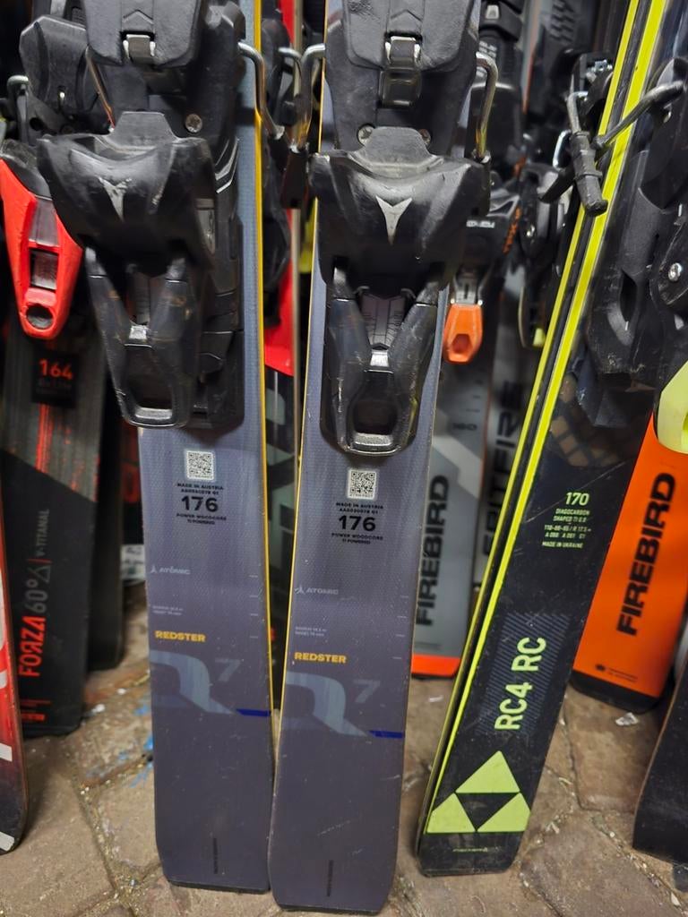 160 152cm ATOMIC REDSTER Q7 REVOSHOCK, 160 tot 180 cm, Ophalen of Verzenden, Zo goed als nieuw, Carve