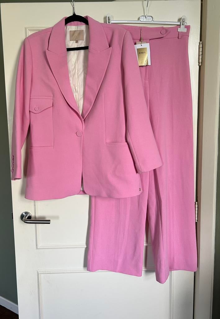Fresh Pink, roze JoshV, Josh V Mimi Blazer en broek M, Maat 38/40 (M), Kostuum of Pak, Nieuw, Ophalen of Verzenden