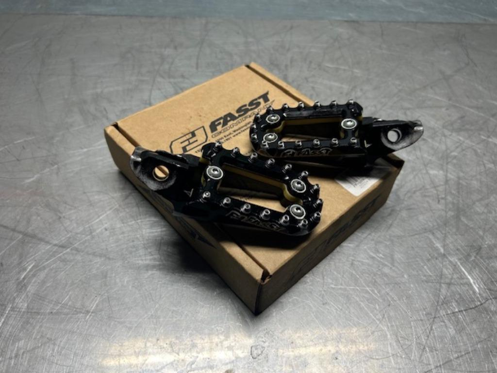 FFast Impact-Moto voetsteunen KTM / Husqvarna / Gas Gas, Gebruikt, USA, Info@ffast.com, Ophalen of Verzenden