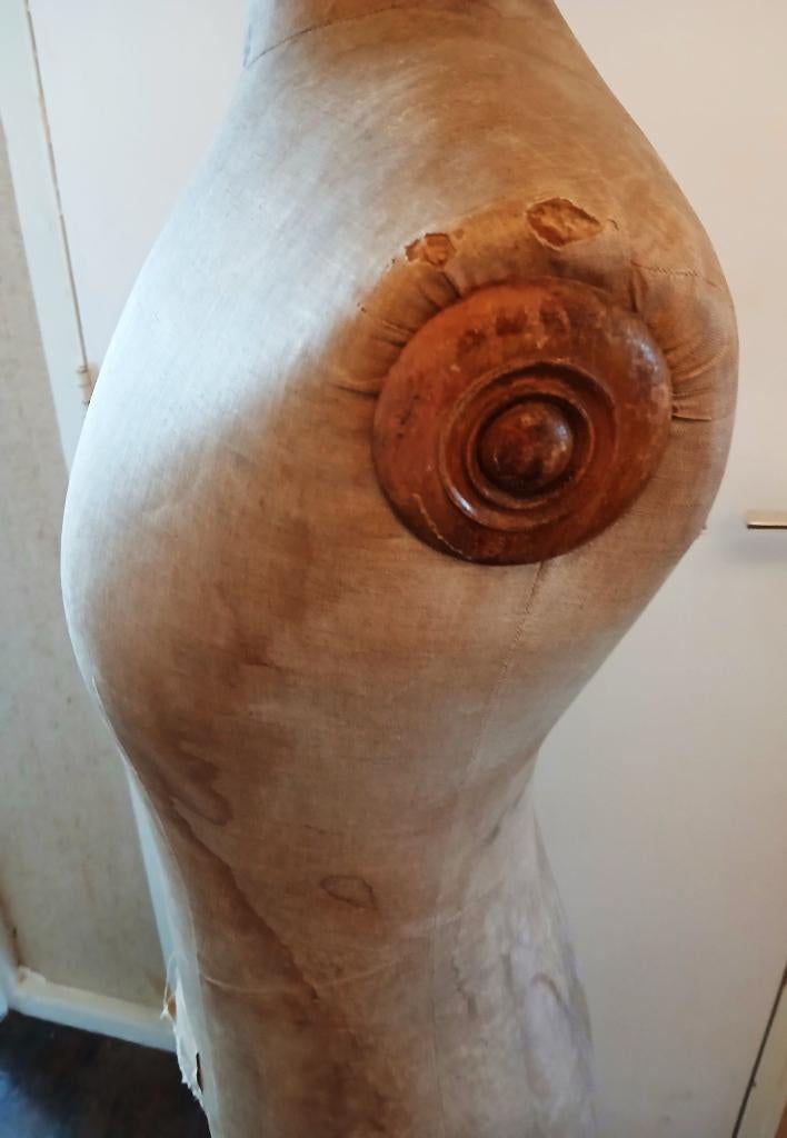 Antieke paspop linnen met houten schijven hoogte 167 cm, Ophalen
