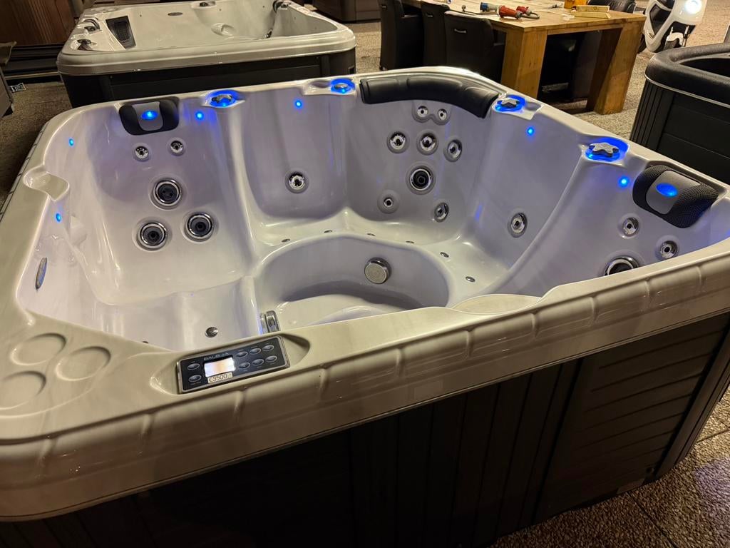Balboa Spa 2 ligplaatsen 5 personen, Ophalen, Zo goed als nieuw, Pomp