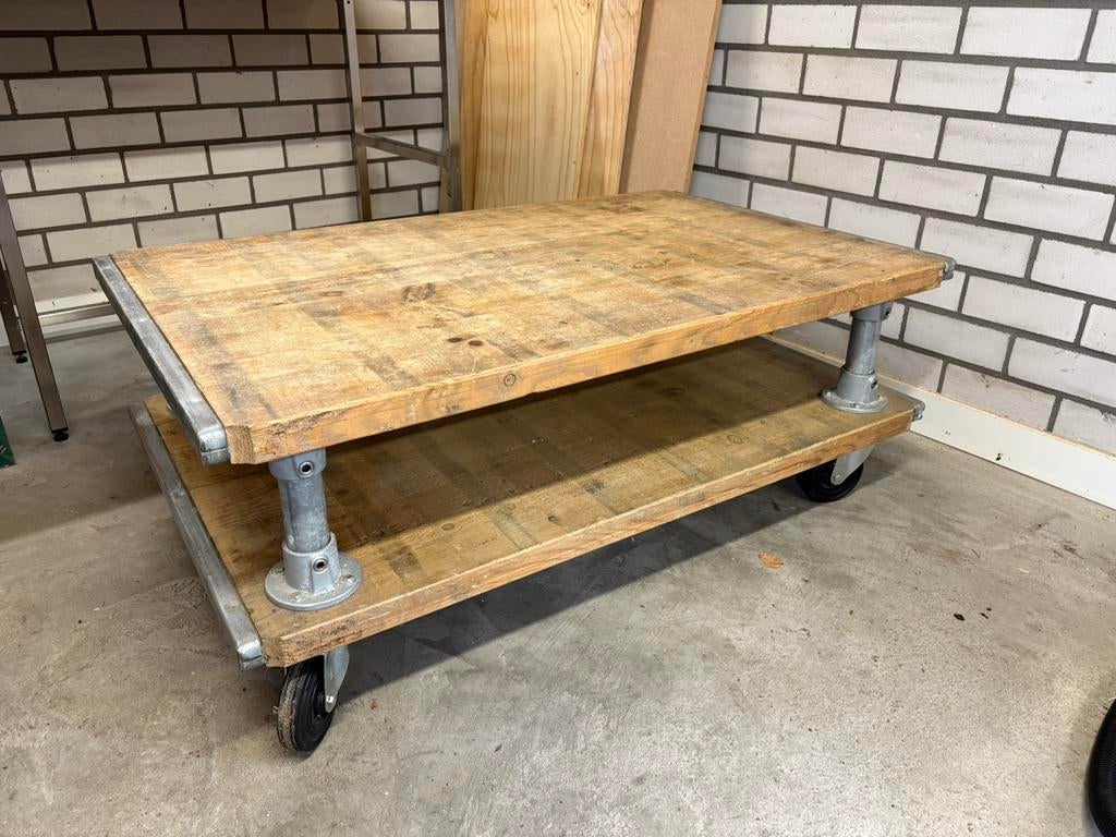 Salontafel op wielen steenschot steigerbuis, Ophalen, 100 tot 150 cm, 50 tot 100 cm, Zo goed als nieuw