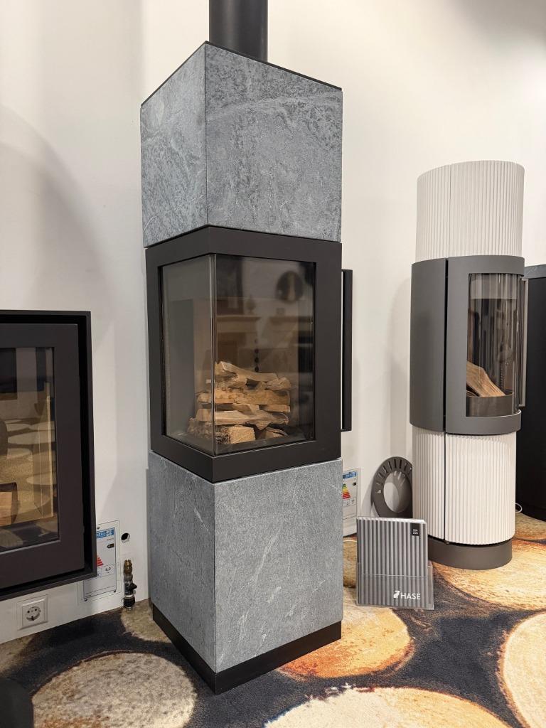 Hase houtkachel type LHasa iQ (showroommodel), Houtkachel, Ophalen of Verzenden, Zo goed als nieuw, Vrijstaand