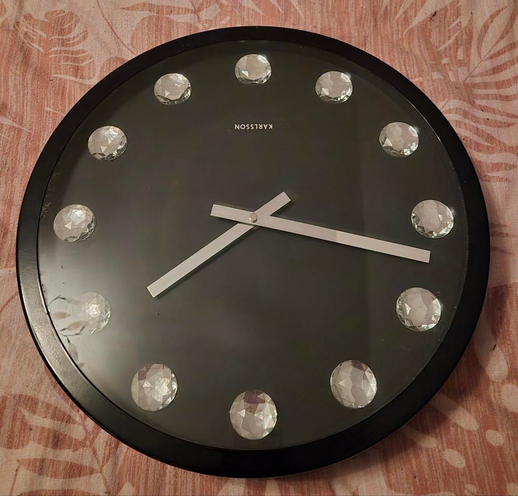 Mooie wandklok zwart met diamonds, Ophalen, Zo goed als nieuw, Analoog, Wandklok