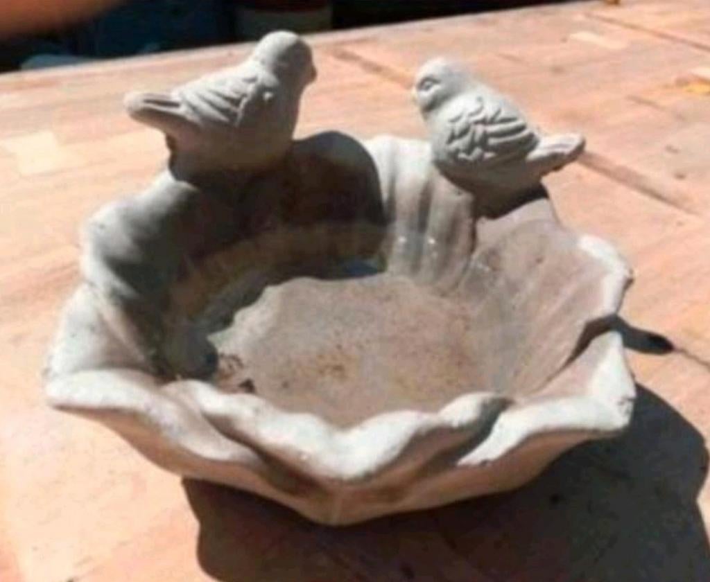 Mooi vogelbadje met vogels, Ophalen of Verzenden, Gebruikt, Beton, Dierenbeeld