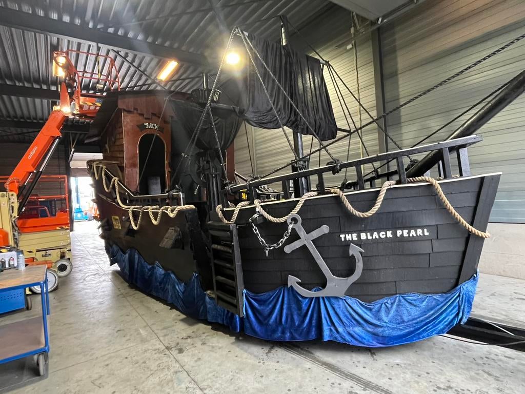Te huur mooie grote boot wagen met licht en rookfucktie, Hobby en Vrije tijd, Feestartikelen | Verhuur, Ophalen, Gebruikt, Carnaval